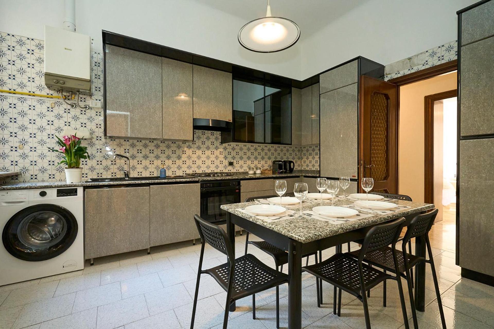 Vintage House - 2 Minutes Walk From Station Apartment *