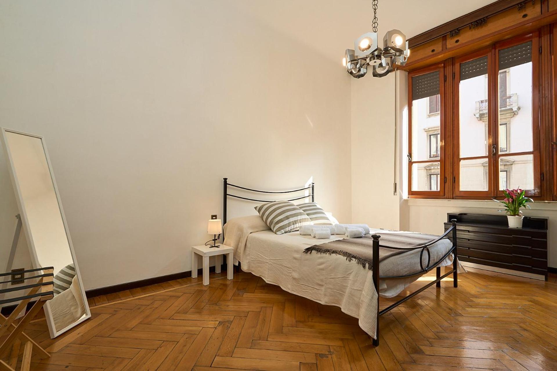 Vintage House - 2 Minutes Walk From Station Apartment