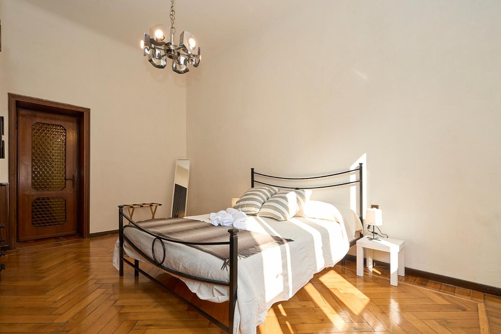 Vintage House - 2 Minutes Walk From Station Apartment *