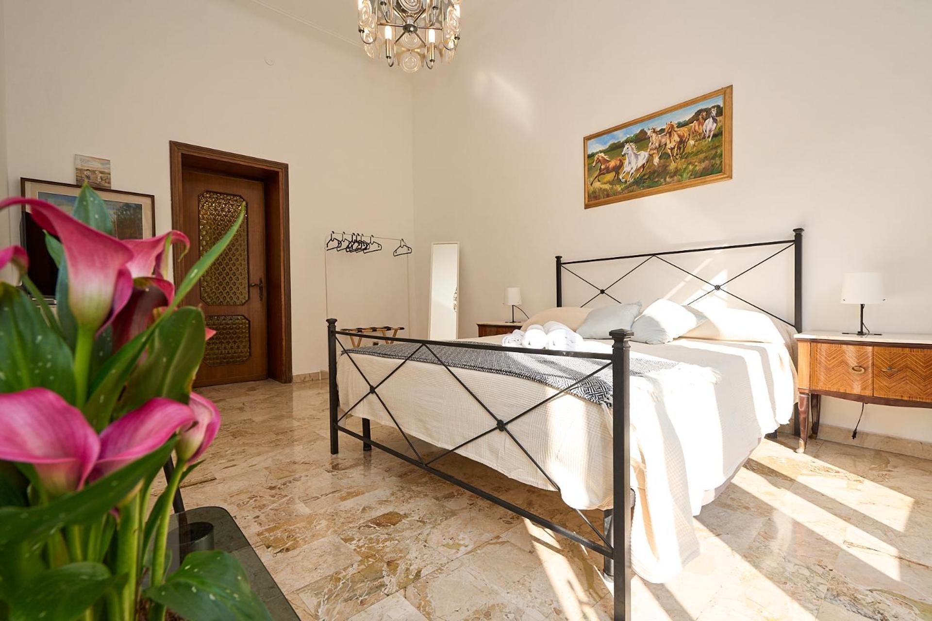 Vintage House - 2 Minutes Walk From Station