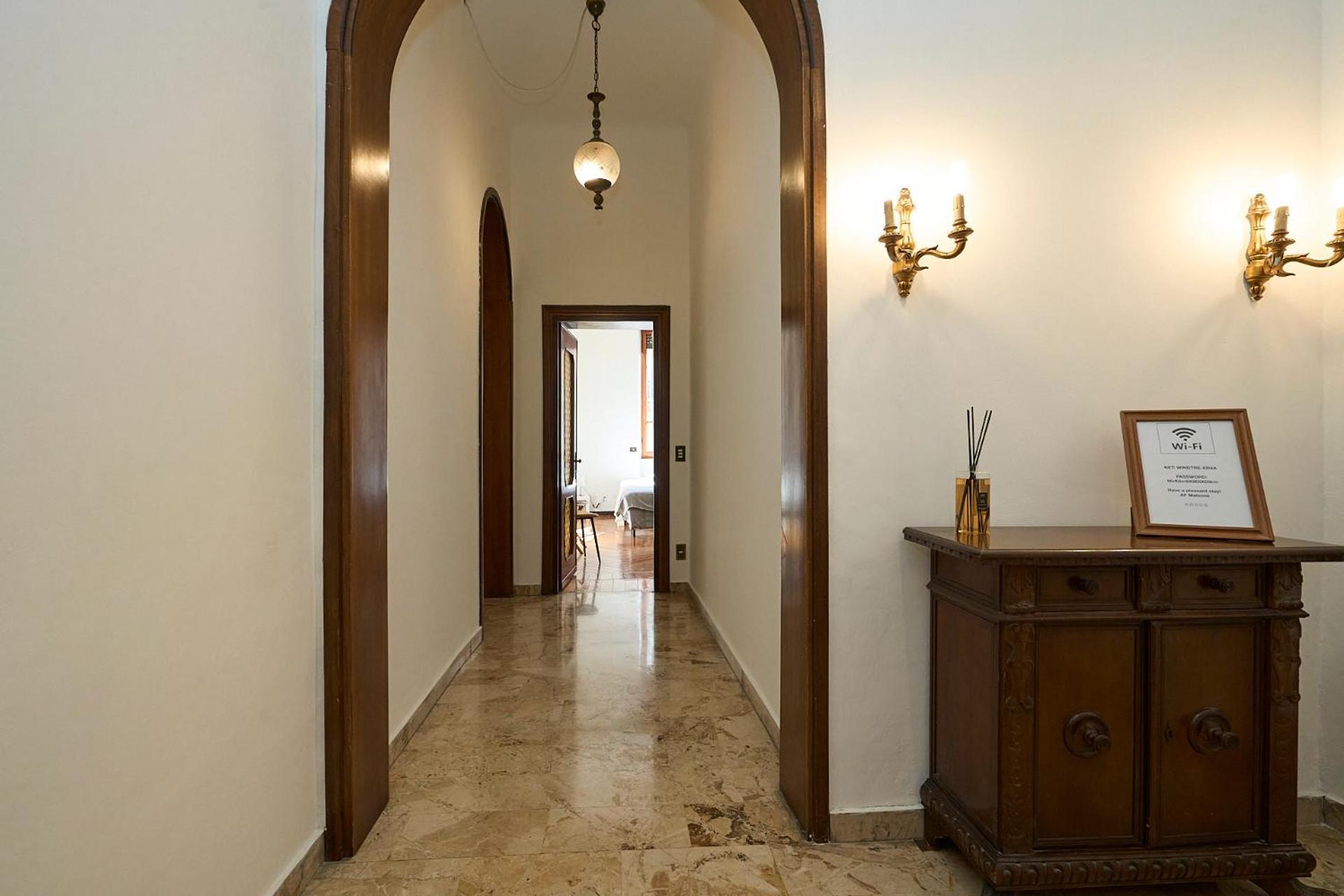 Vintage House - 2 Minutes Walk From Station Apartment *
