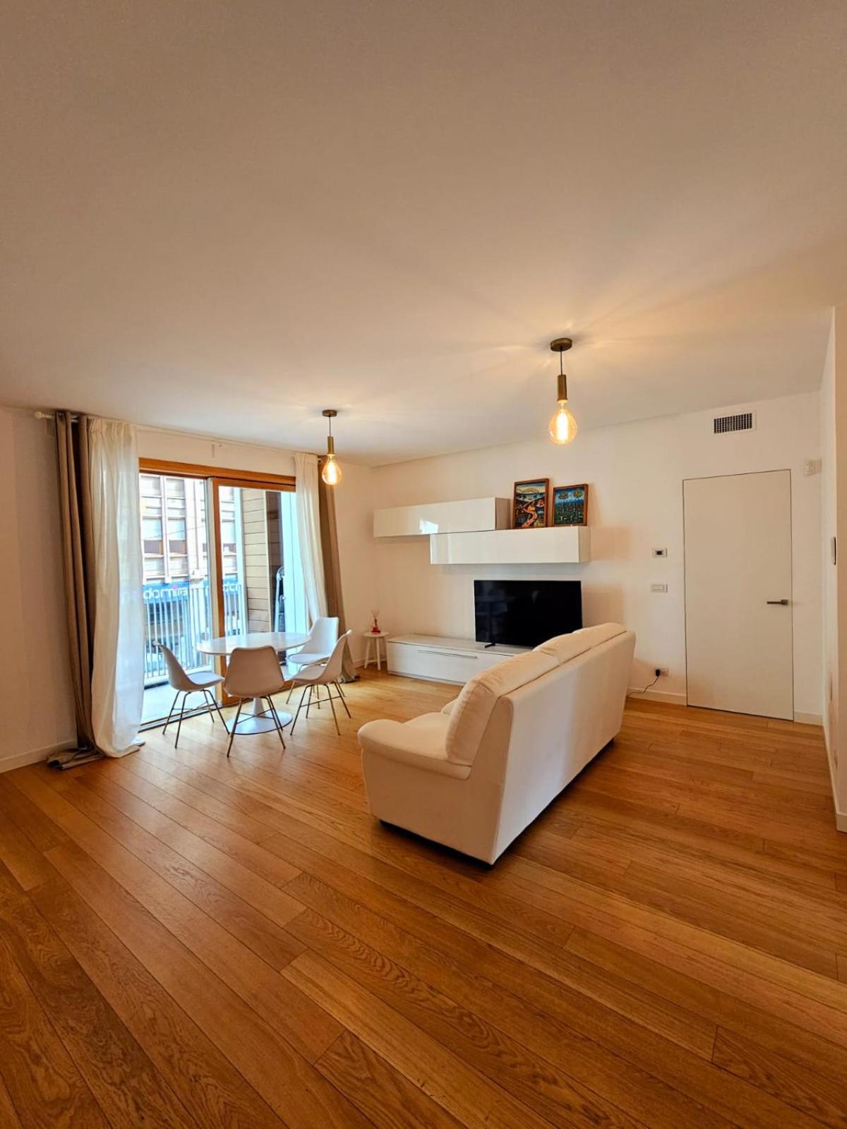 3-bedroom - Sleeps 7 - With Gym Apartment Milan