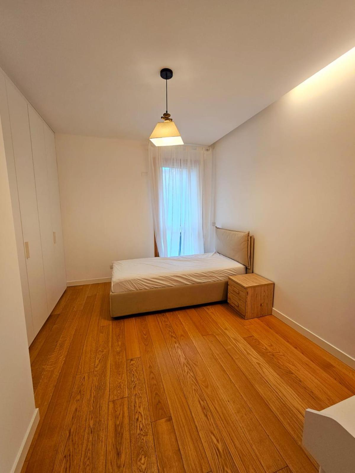 Apartment 3-bedroom - Sleeps 7 - With Gym Milan