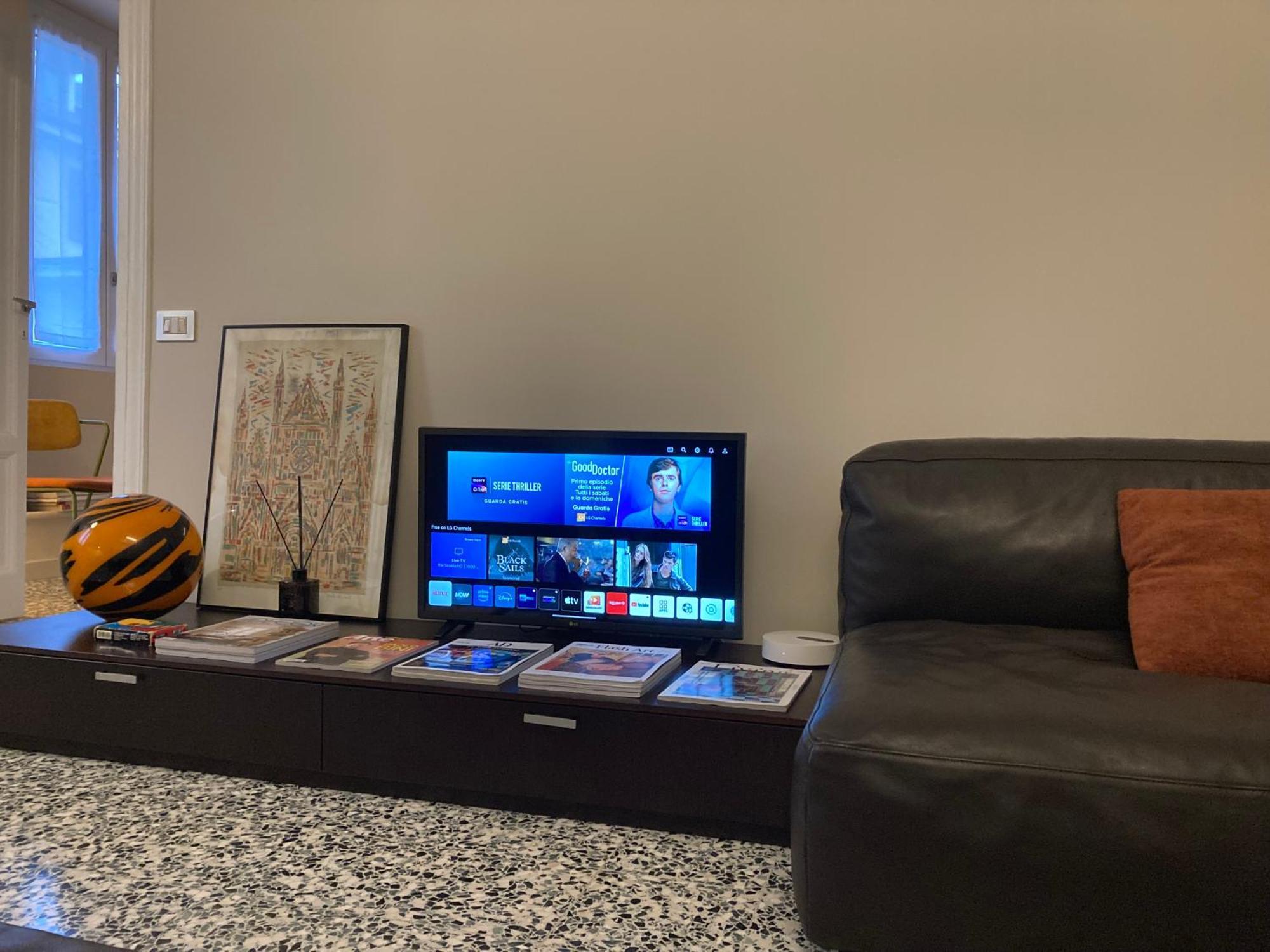 Newly Renovated Two-room Apartment *