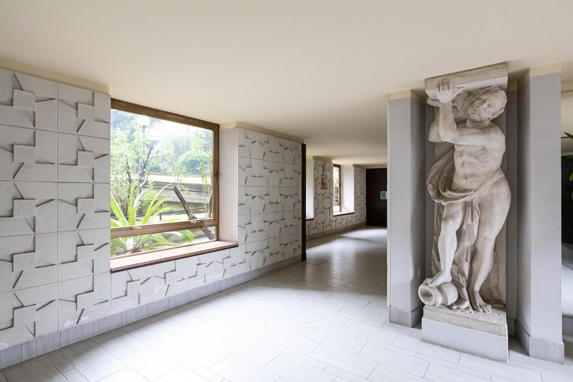 Fondazione Prada Exclusive With Balcony - Collection Milan