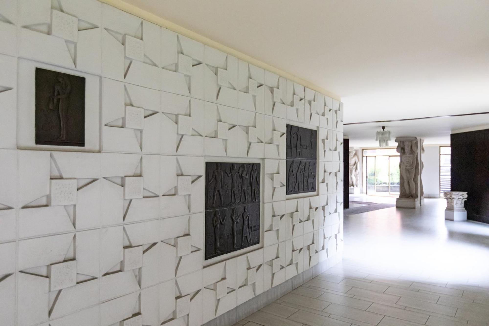 Fondazione Prada Exclusive With Balcony - Collection *