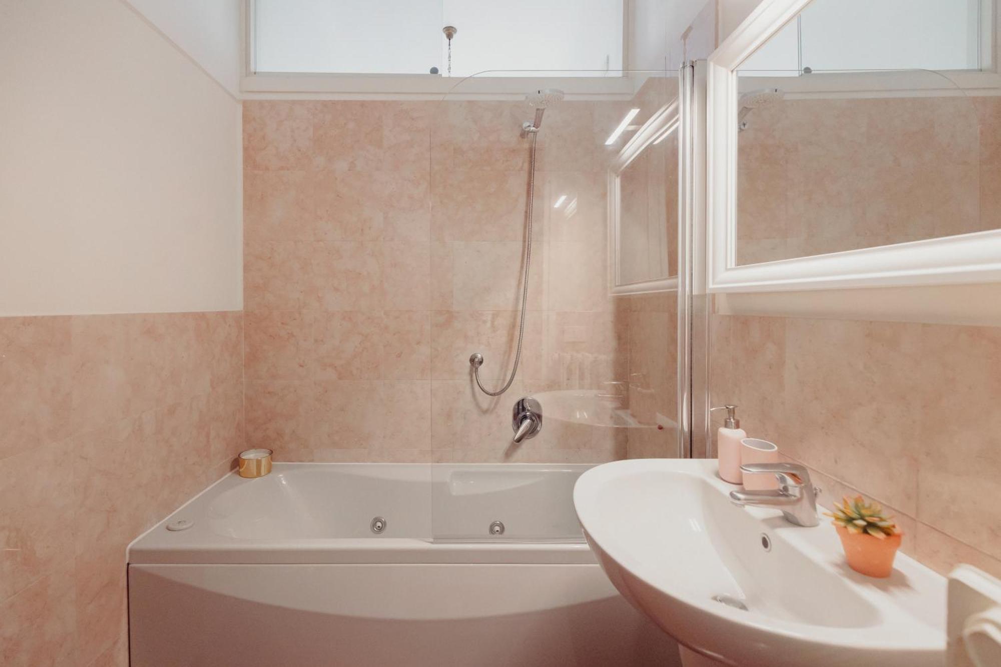 Apartment Gohost - Quiet, Bright & Stylish Flat In The Heart Of