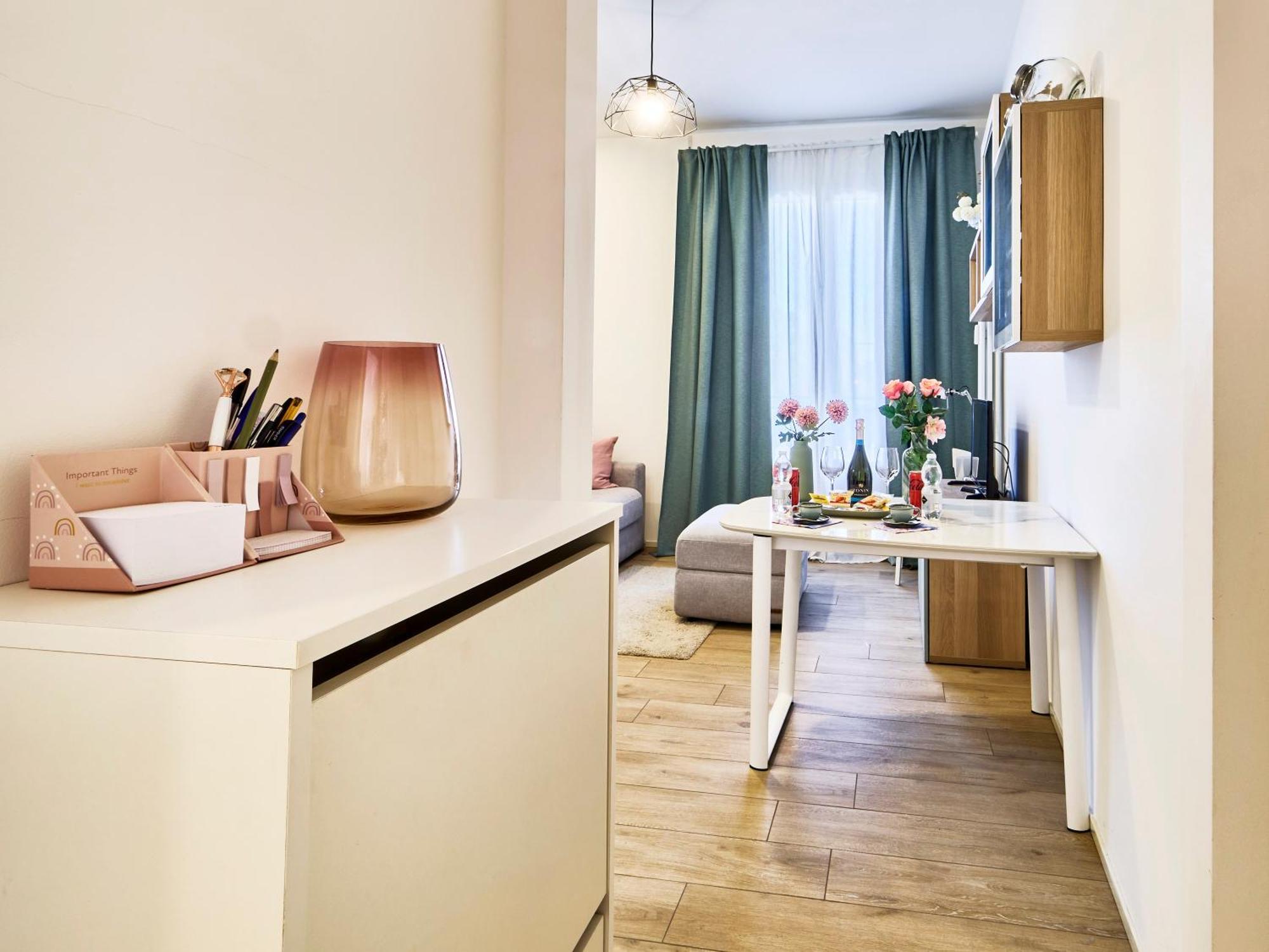 Beautiful In Tricolore Apartment Milan