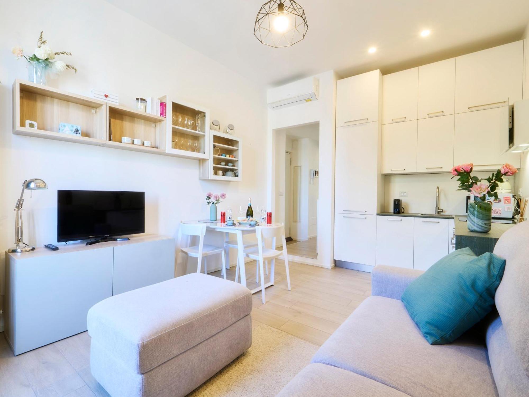 Beautiful In Tricolore Apartment Milan