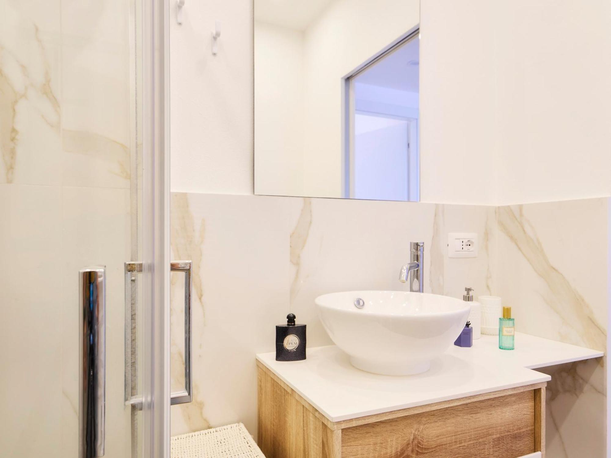 Beautiful In Tricolore Apartment