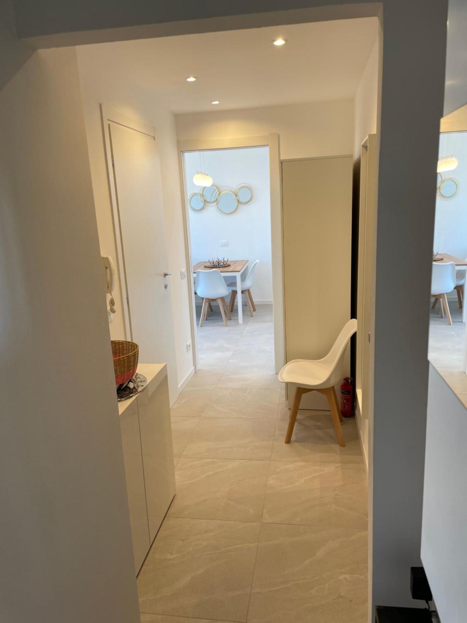 Renovated 2 Bedroom In Navigli With A View! Apartment *