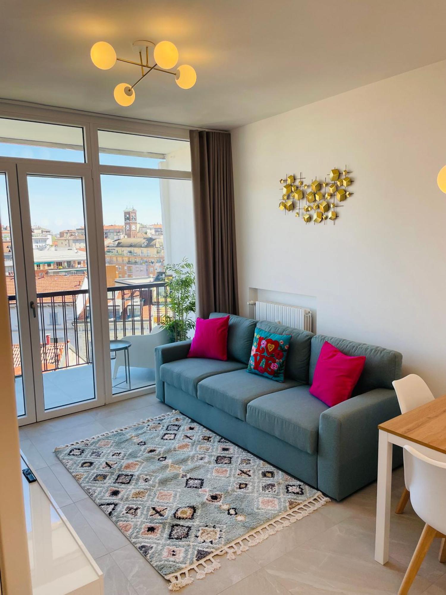 Apartment Renovated 2 Bedroom In Navigli With A View! *