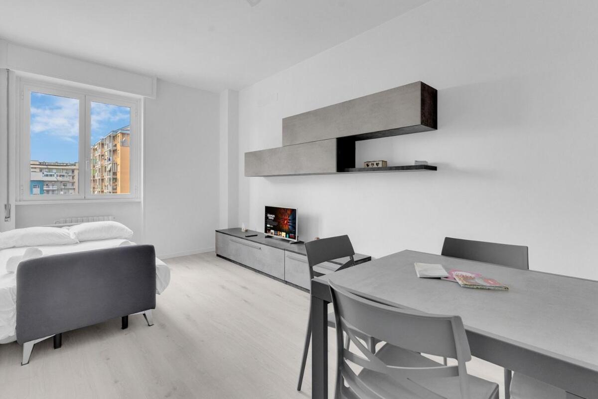 Metro M2 Famagosta-appartamento X5-self Check-in * Milan
