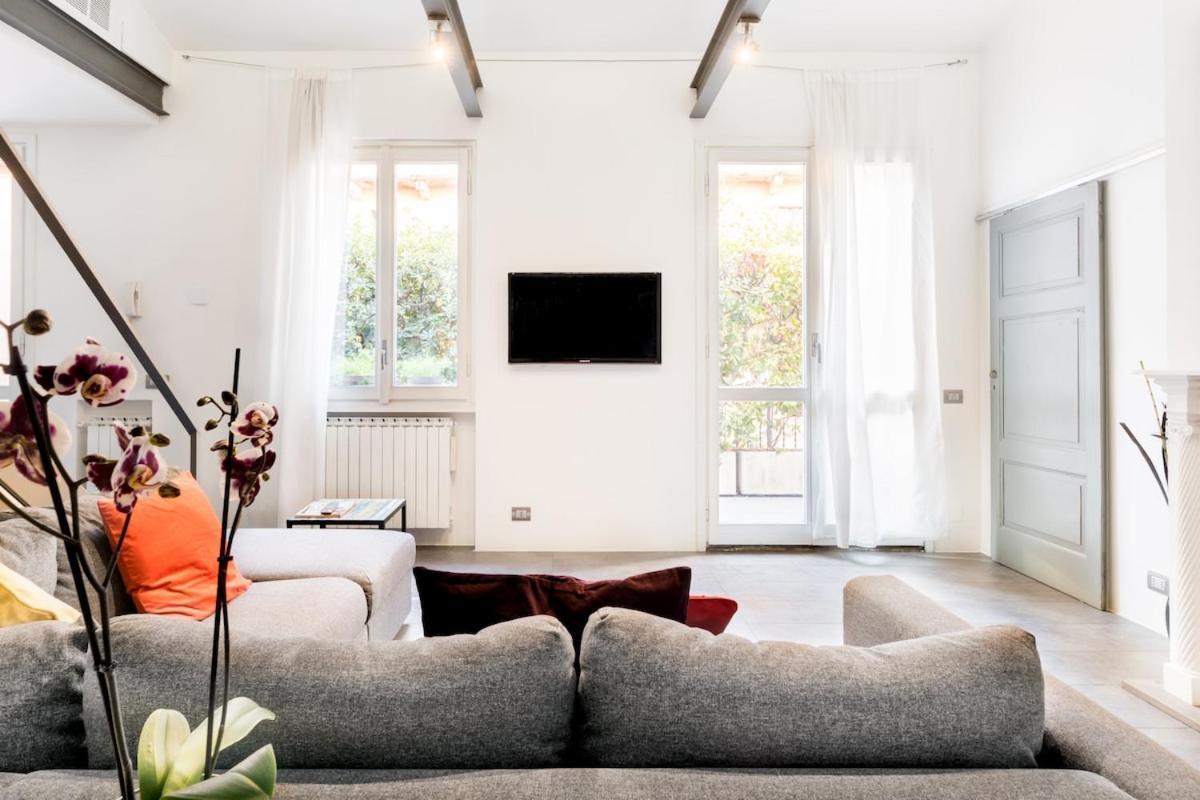 Bocconi Industrial Loft 2bdr, 2btr Apartment Milan