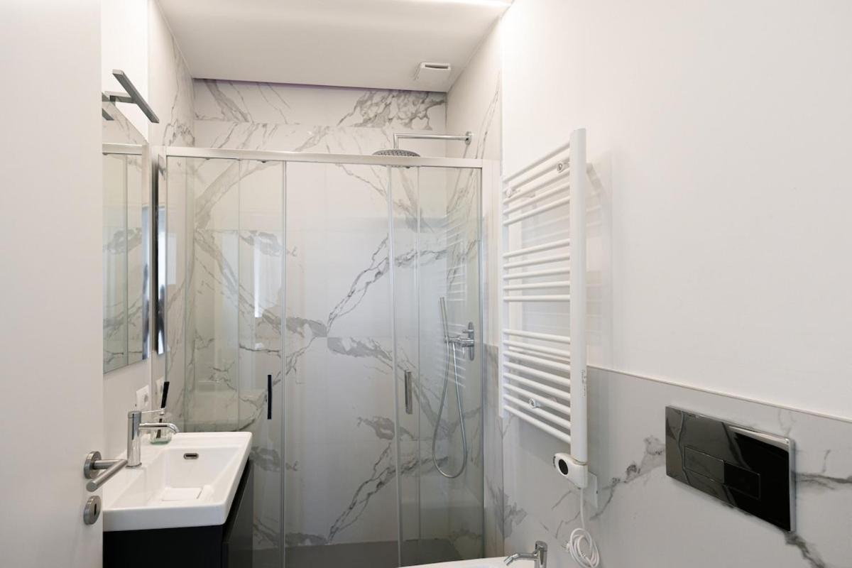 Two -rooms 10 Minutes Duomo By Metro Apartment Milan