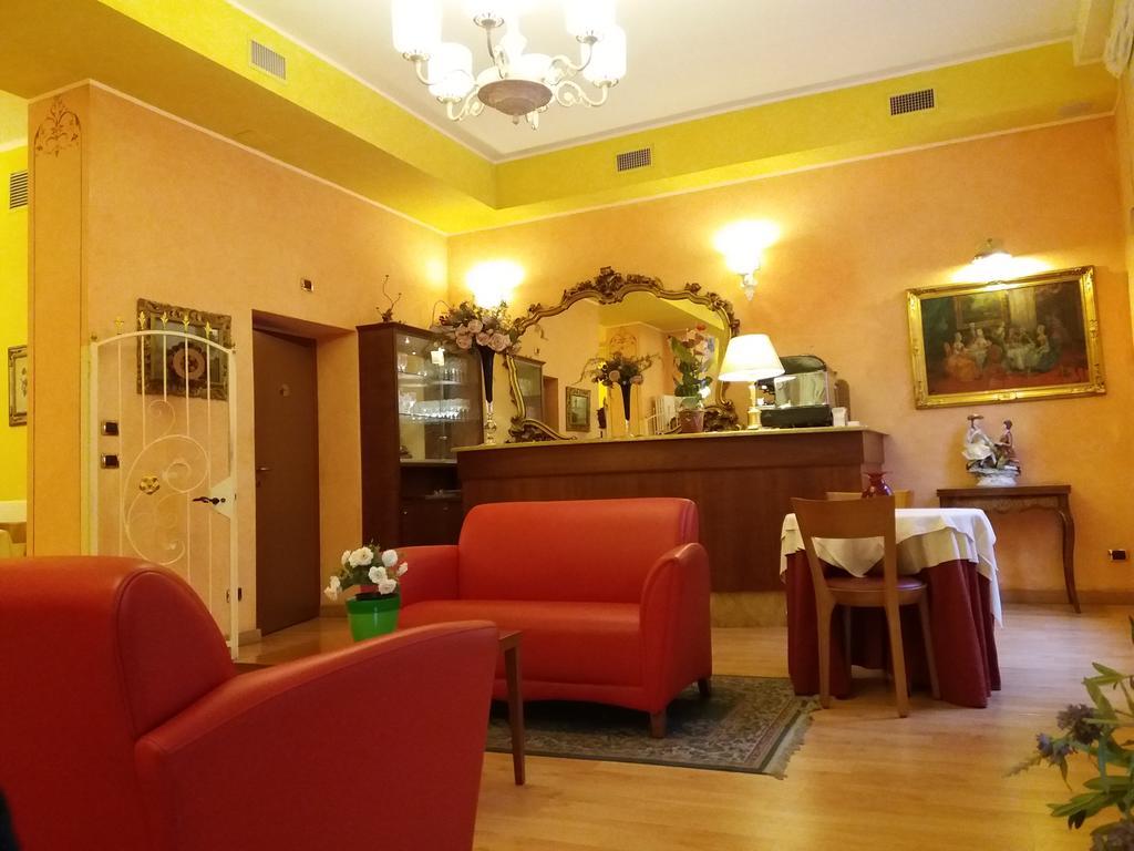 Boston Hotel 2*