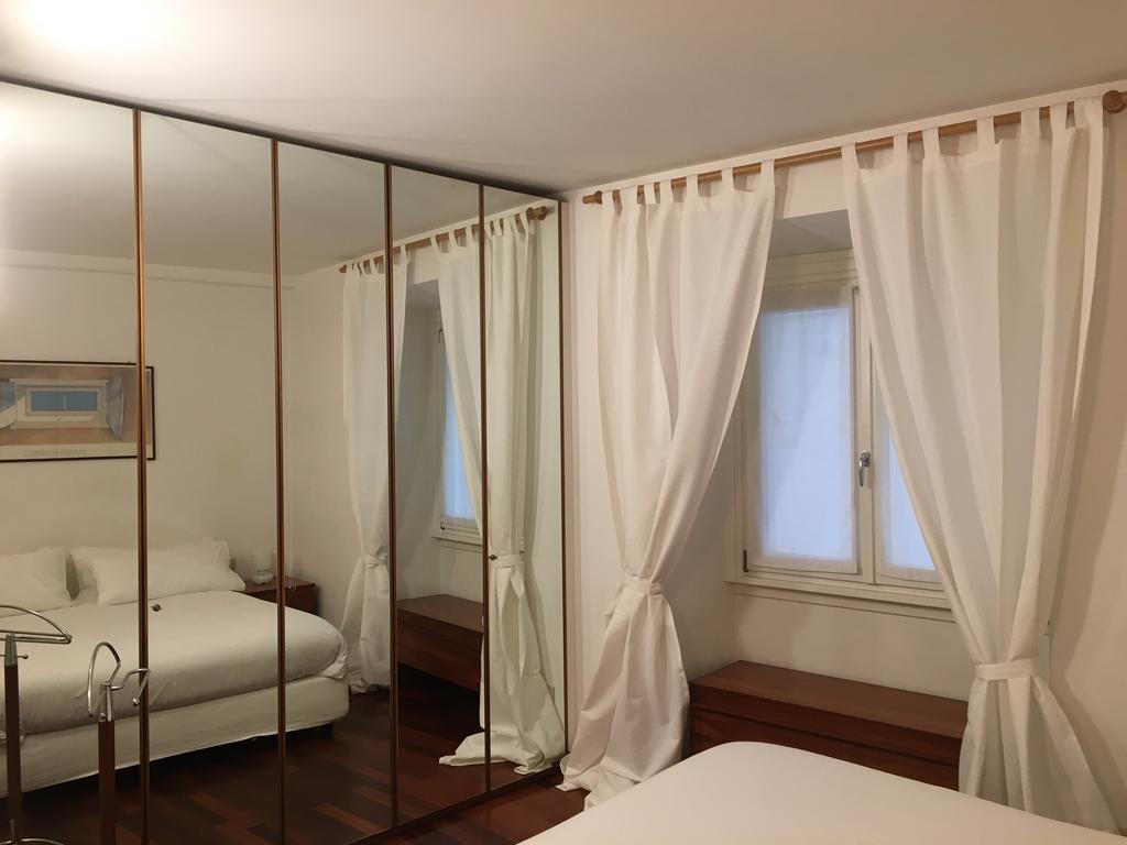 Apartment Pontaccio 2 Milan