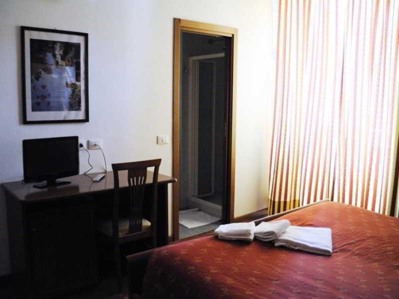 Edy Hotel *
