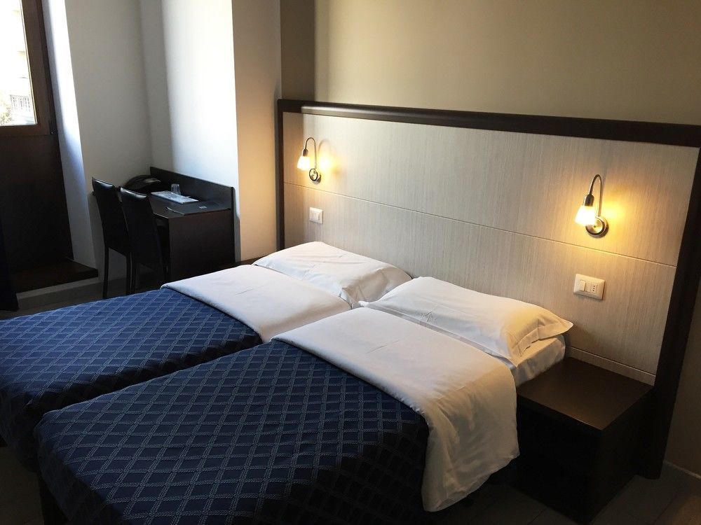 Hotel Av Milão