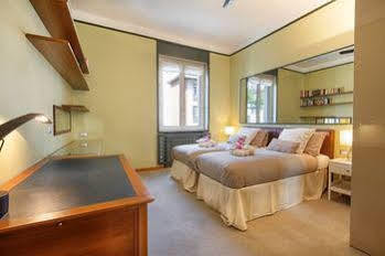 Suitelowcost - San Babila Duomo Hotel Milão