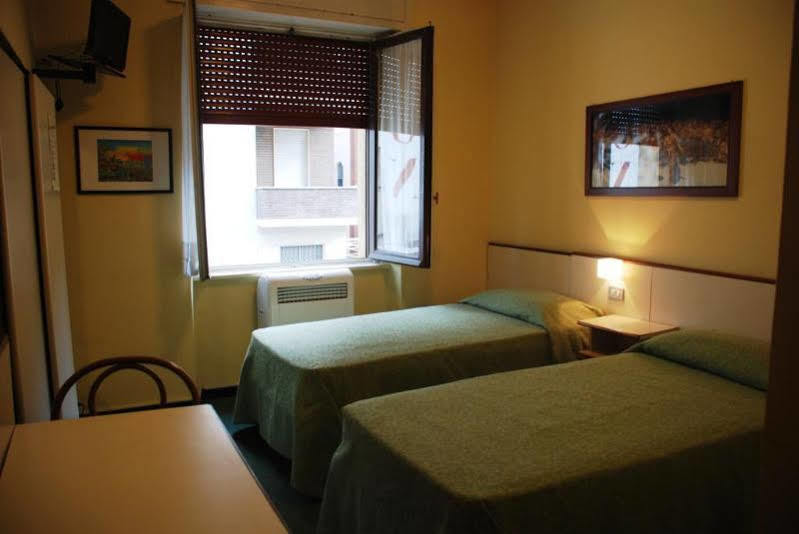 Hotel Boston 2*