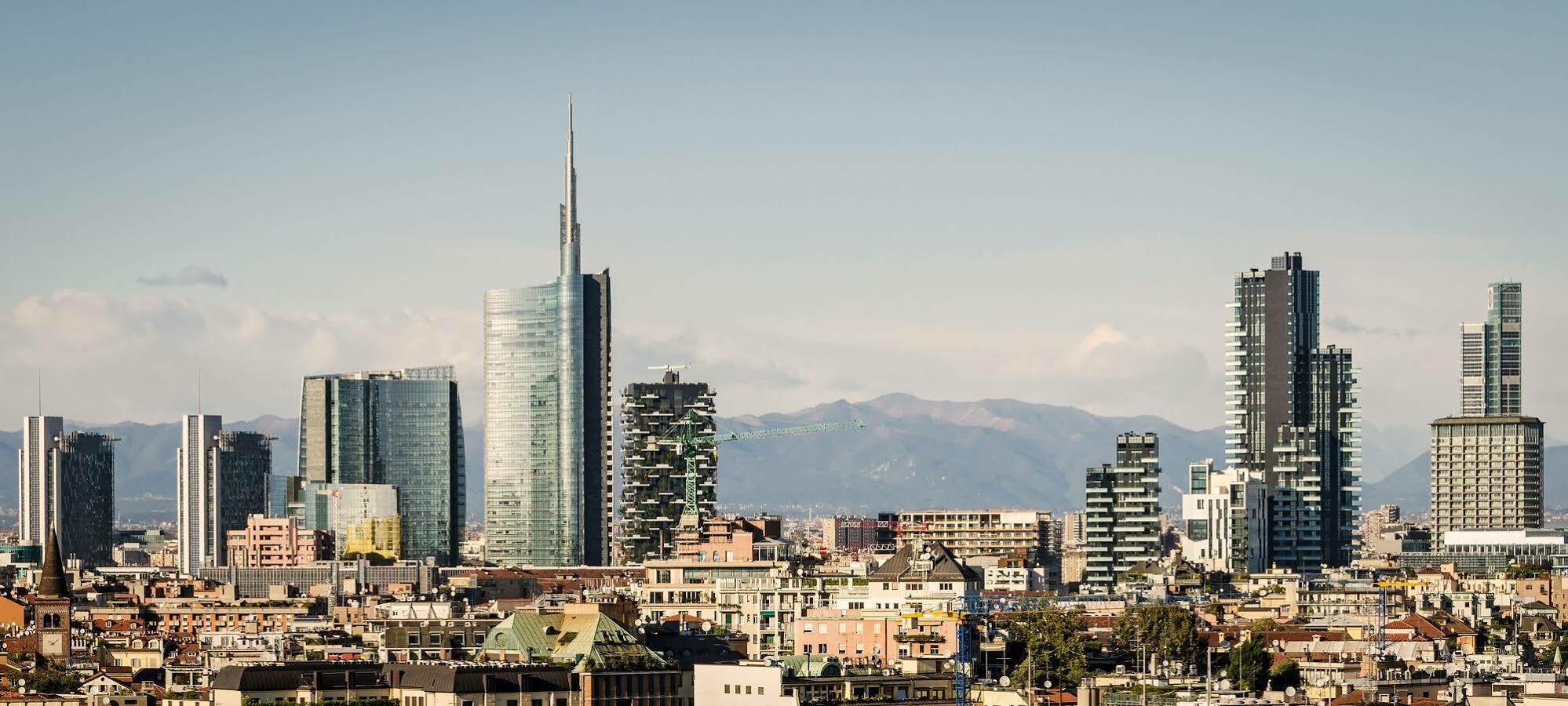 Suitelowcost - San Babila Duomo Hotel Milão