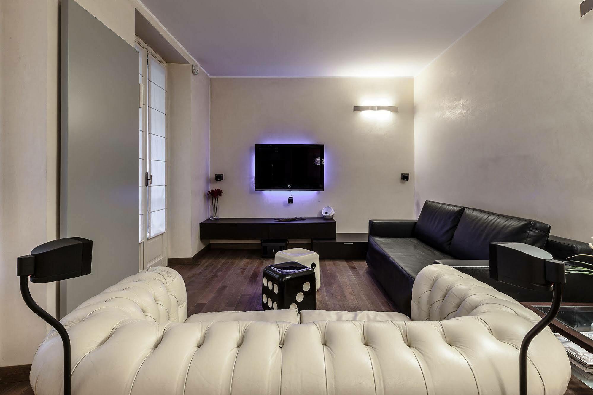 Suitelowcost - San Babila Duomo Hotel *
