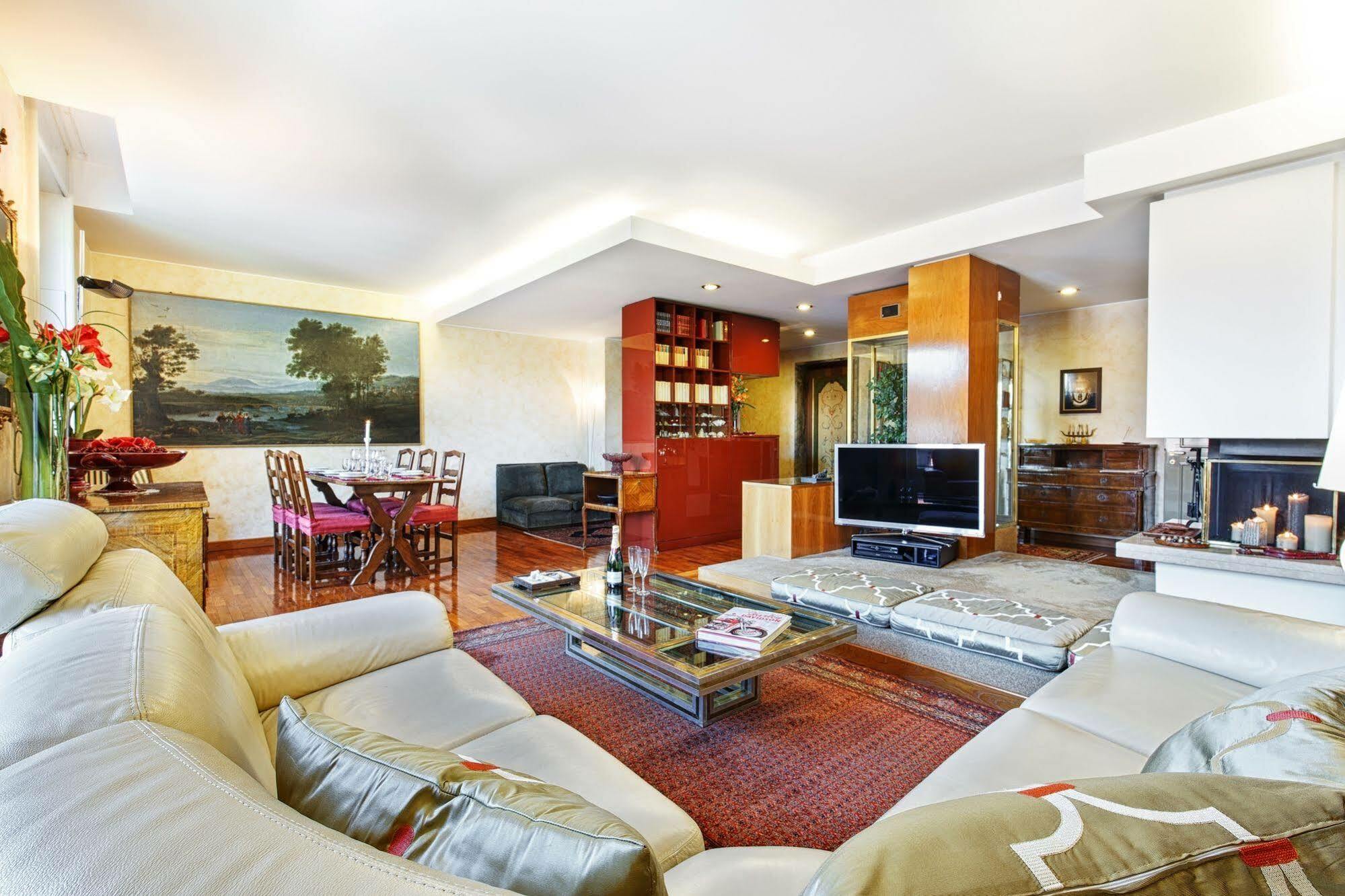 Suitelowcost - San Babila Duomo Hotel *