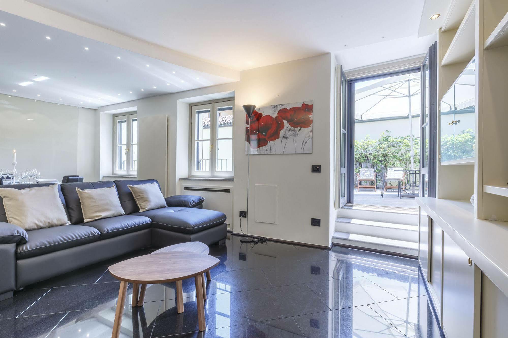 Hotel Suitelowcost - San Babila Duomo *