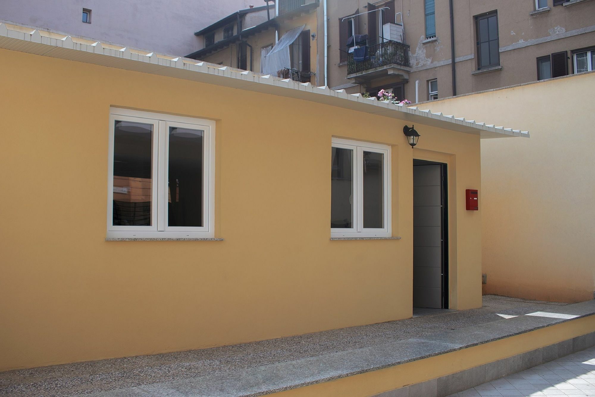 Guest house Red Line Division Milan