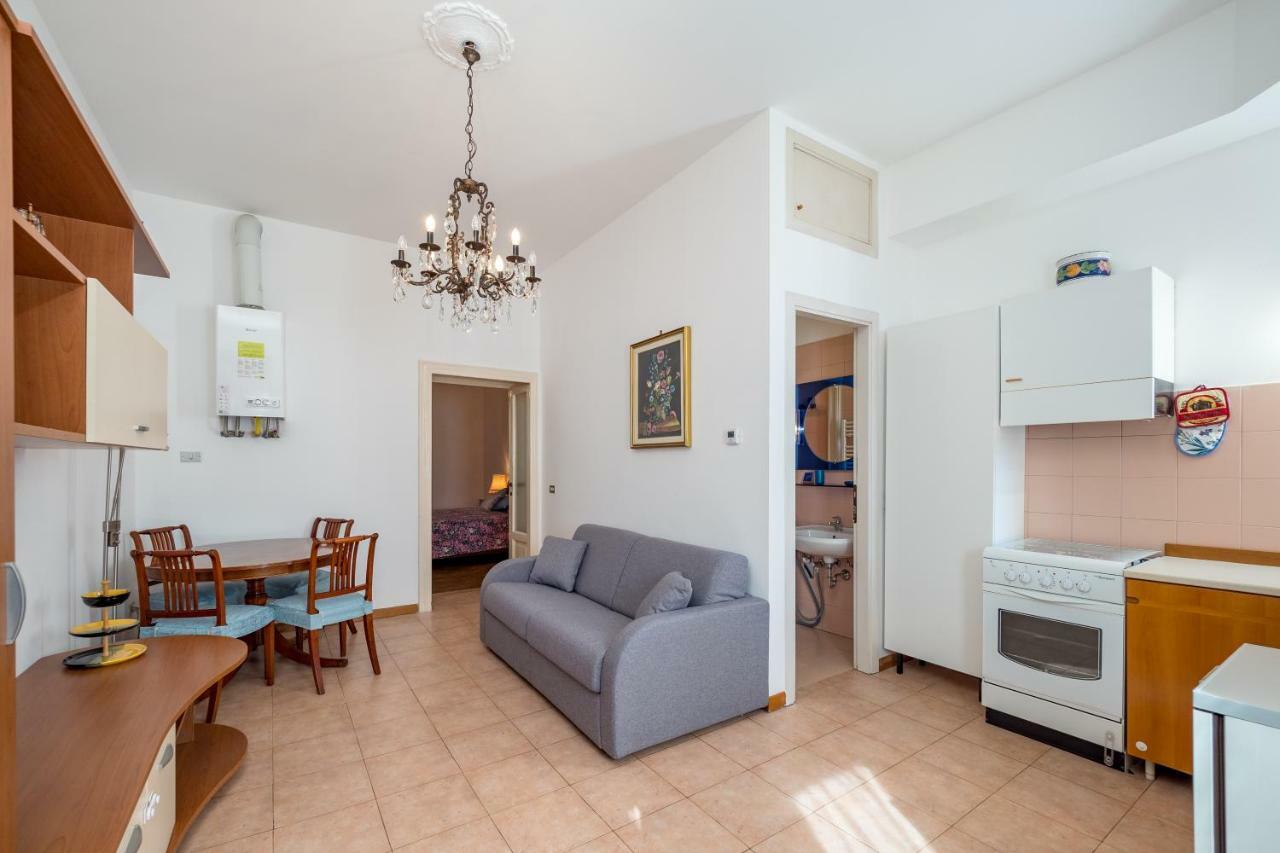 Viale Corsica Apartment Milan