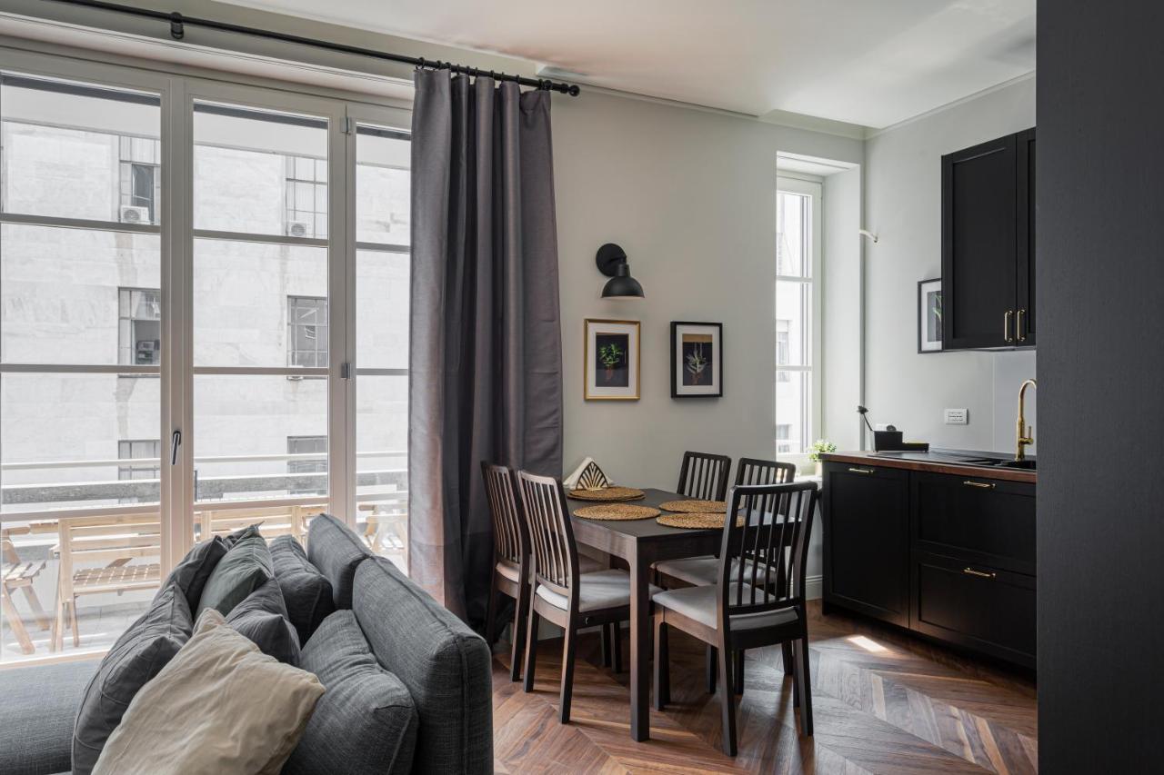 Wide And Bright Two Bedroom Apartment- Via Freguglia Milano