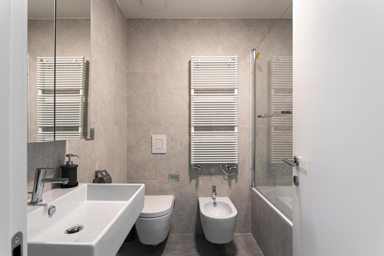 Wide And Bright Two Bedroom Apartment- Via Freguglia Appartamento *